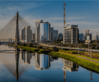 ônibus saindo da Rodoviária de Curitiba para São Paulo